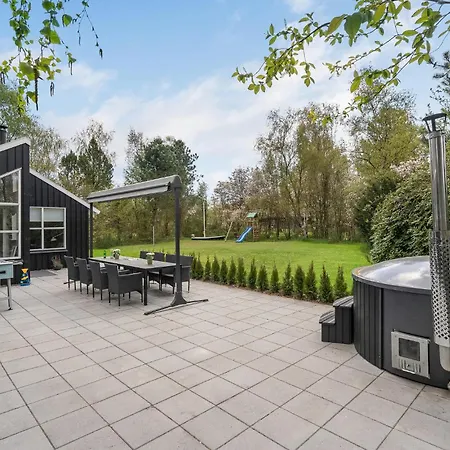 4 Bedroom In Vaeggerlose *