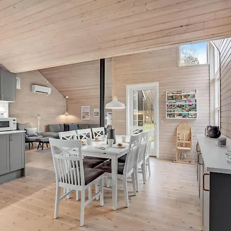 Holiday home 4 Bedroom In Vaeggerlose