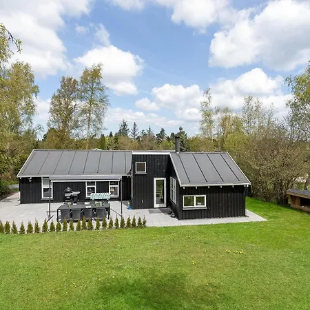 Amazing In Vaeggerlose With Sauna Feriehus