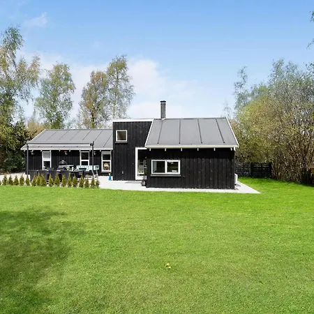 Amazing In Vaeggerlose With Sauna Feriehus Bøtø By