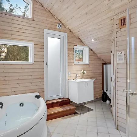 Amazing In Vaeggerlose With Sauna Feriehus Bøtø By